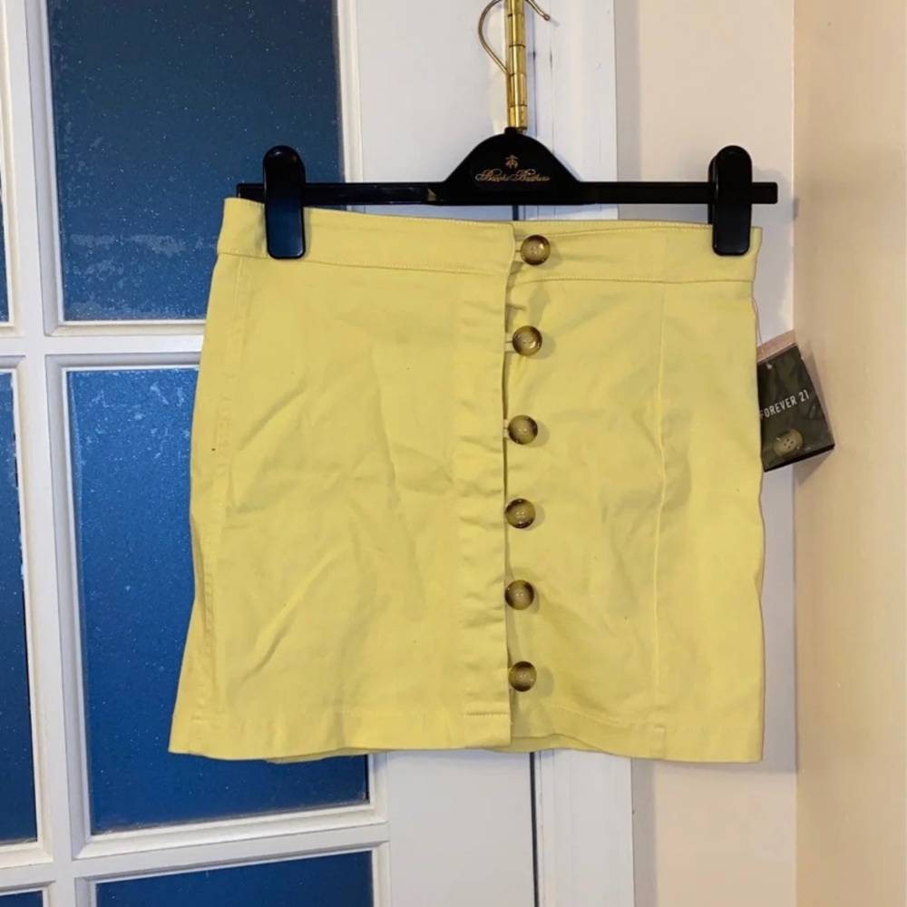 New with tags Yellow Skirt!